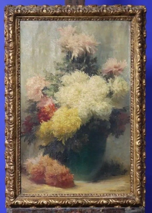 Bouquet de chrysantemes pompon dans un vase vert